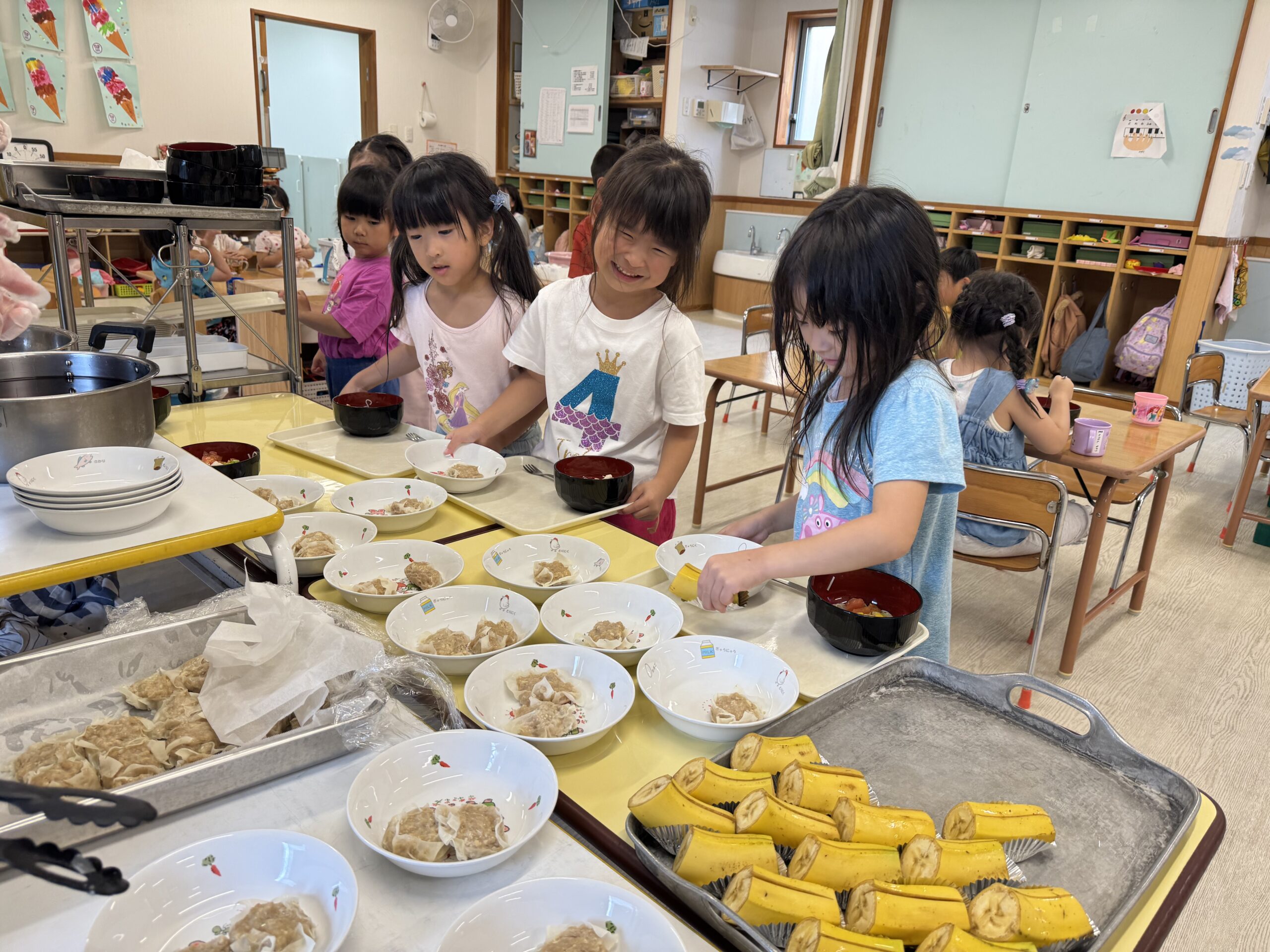 給食(バイキング)